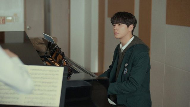 Four Hands, Two Sonatas S01E01
